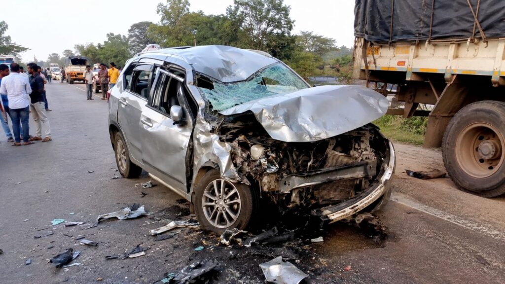 🚨 ಮಾನ್ವಿಯಲ್ಲಿ ಭೀಕರ ರಸ್ತೆ ಅಪಘಾತ: ಮಂತ್ರಾಲಯದಿಂದ ಮರಳುತ್ತಿದ್ದ ಕುಟುಂಬದ ಇಬ್ಬರು ಸಾವು, ಹಲವರಿಗೆ ಗಾಯ